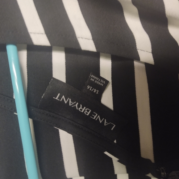 Corseted back striped dress - Picture 3 of 3